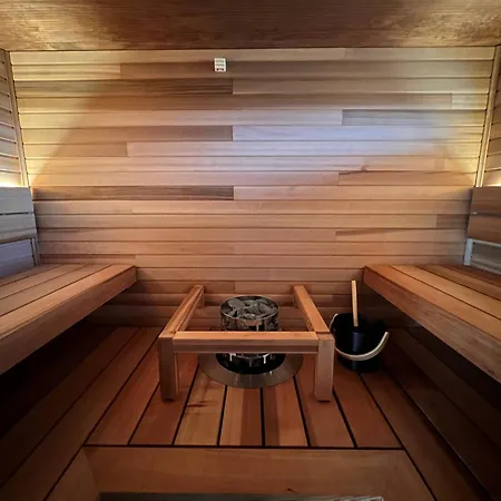 Jaekaelaenhovin Huippu Apartment *